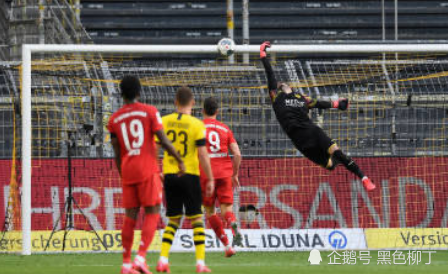  德甲推出虚拟越位线技术，首轮试点引发教练抗议