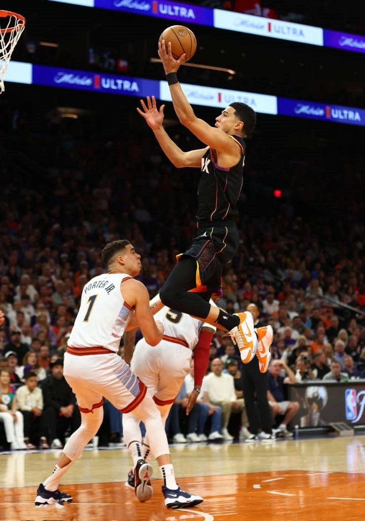  艾顿篮板统治太阳压制活塞内线攻势